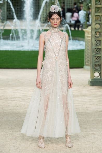 chanel sfilata primavera estate 2018|Chanel Spring 2018 Couture Fashion Show .